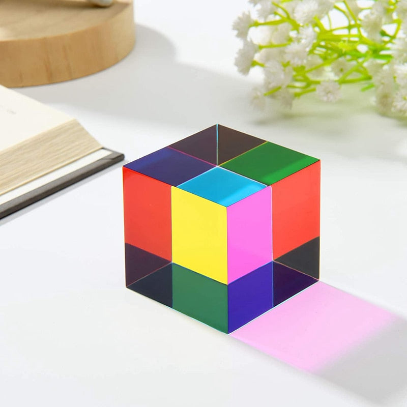 Cubos CMY trazem uma magia de cores para você se entreter e ativar sua criatividade